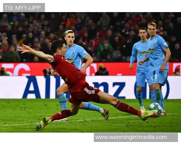 莱万重返德甲对阵拜仁引发球迷愤怒声讨称其背叛与忘恩负义